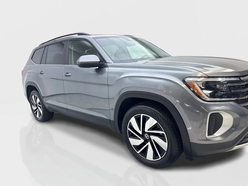 Used 2024 Gray Volkswagen 2.0T SE w/Technology image 12