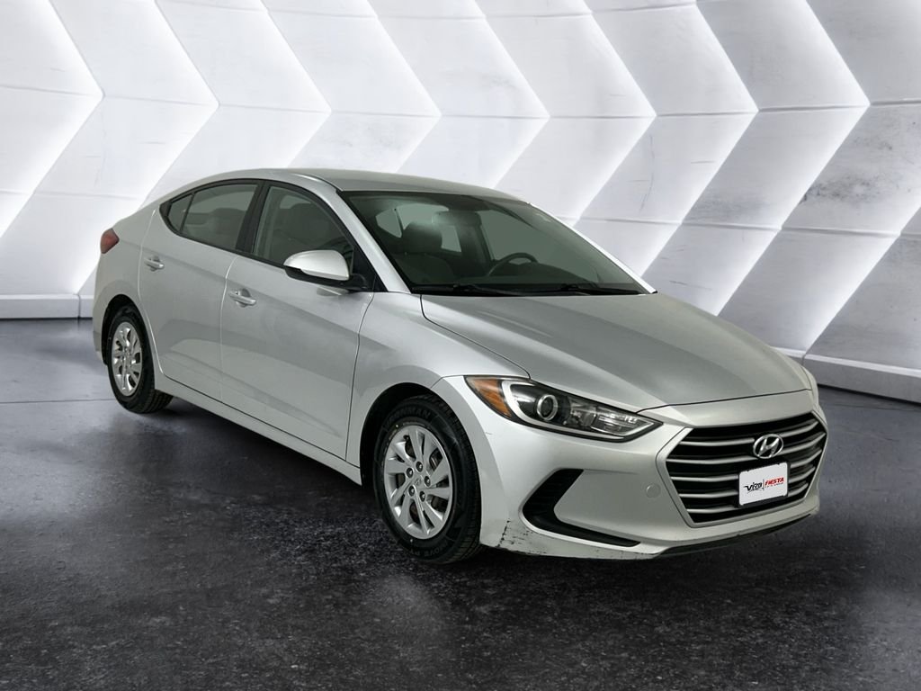 Used 2017 Silver Hyundai SE image 1