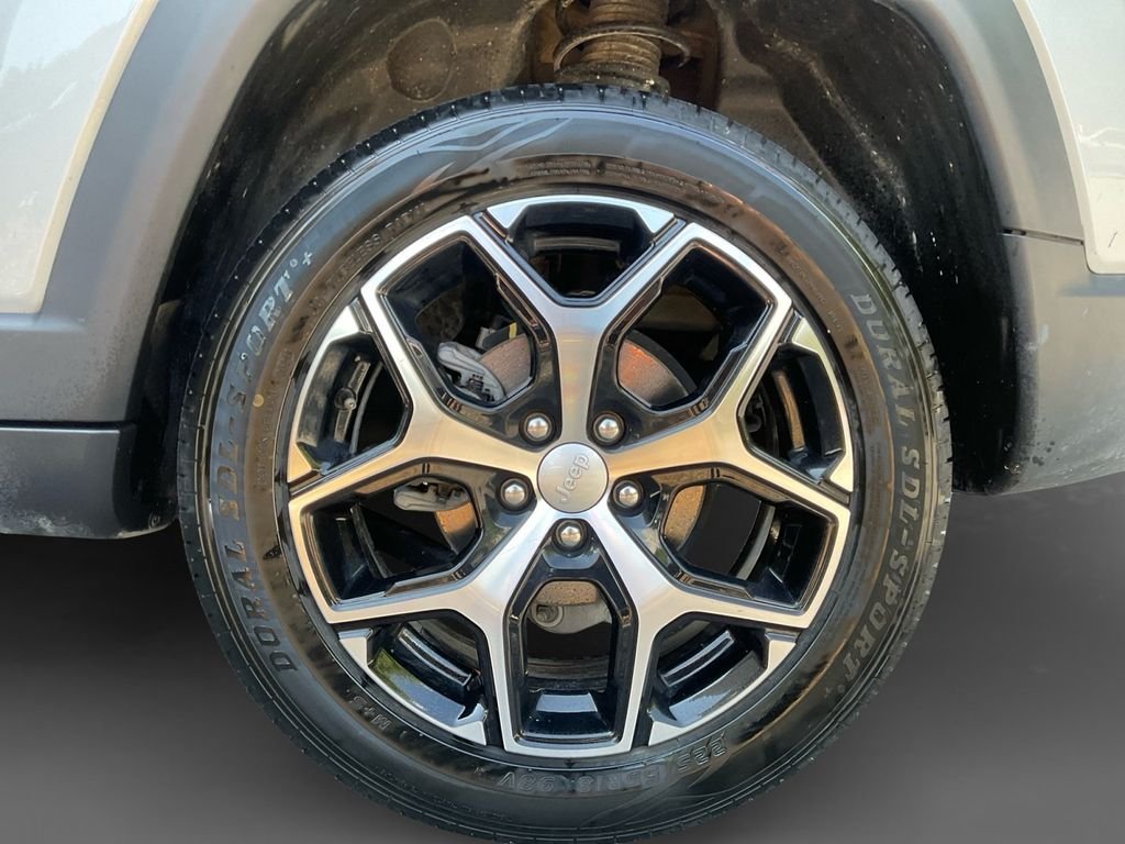 Used 2024 Silver Jeep Limited image 8
