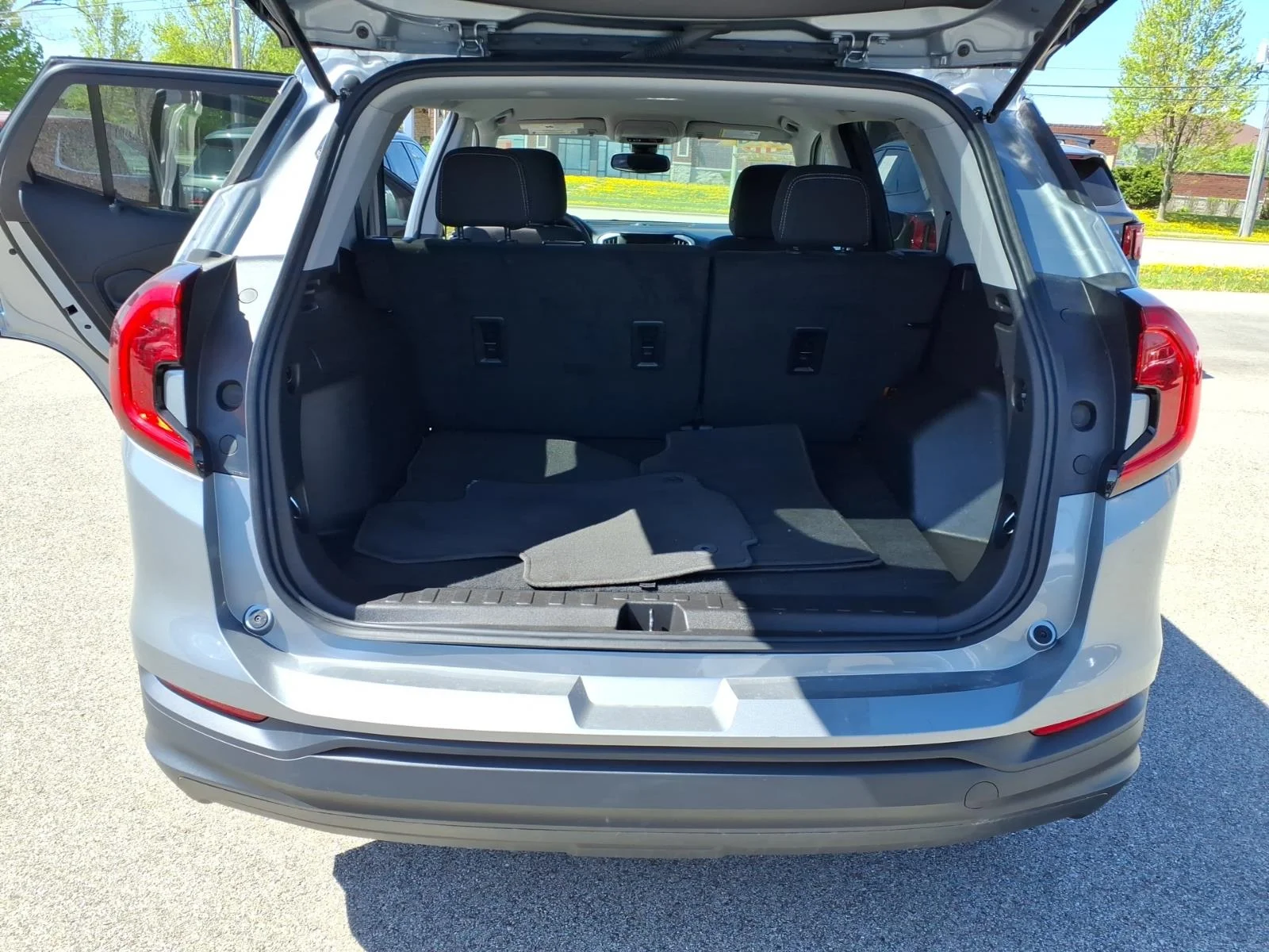 Used 2024 Sterling Metallic (gxd) GMC SLE image 27
