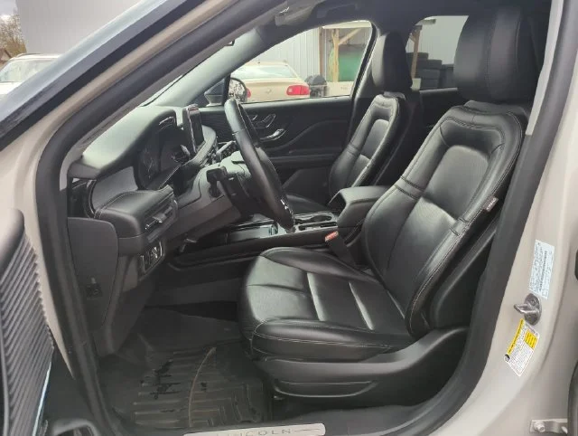 Used 2021 White Lincoln Standard image 16