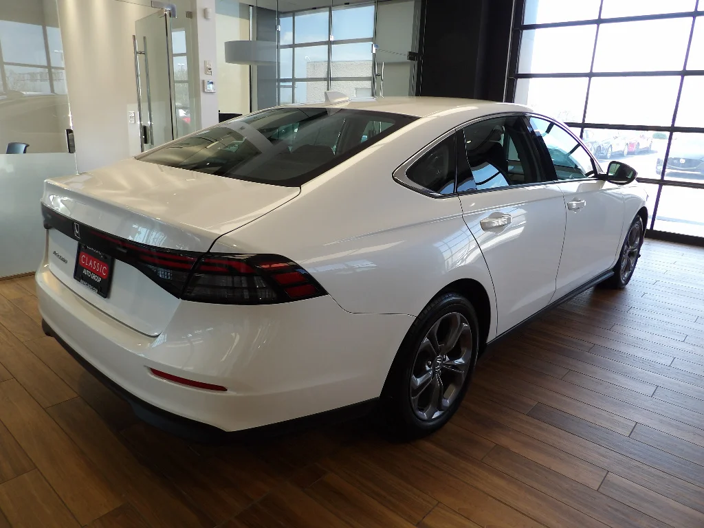 Used 2024 WHITE Honda EX image 6