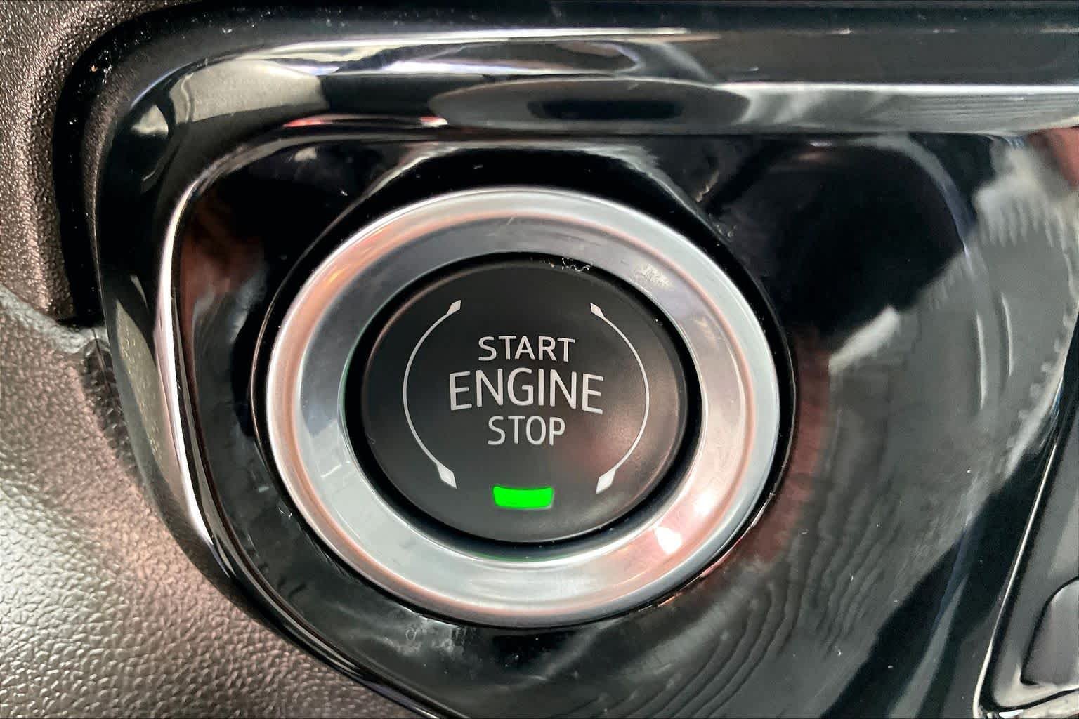 Used 2025 Volcanic Red Tintcoat GMC SLT image 32