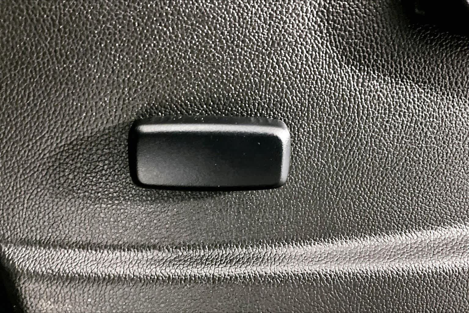 Used 2022 Onyx Black GMC 2WD Elevation image 31