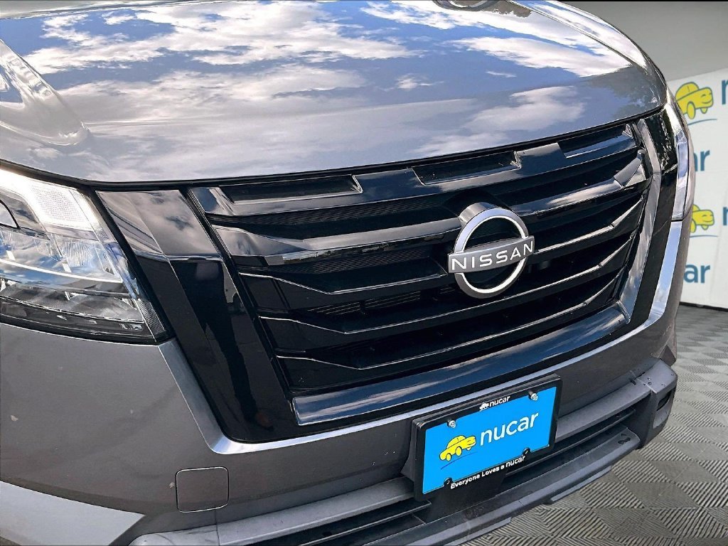 Used 2024 Gray Nissan SV image 31