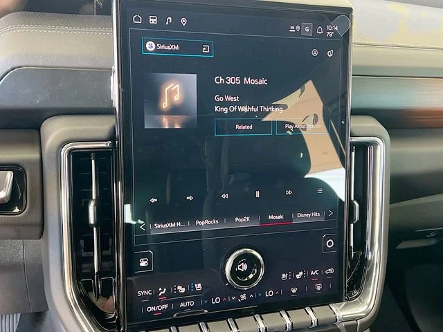 2026 GMC Yukon Denali - Photo 10