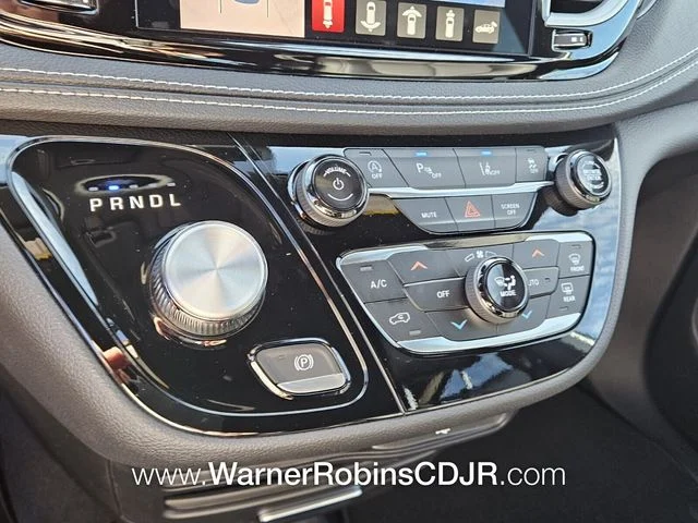 2026 Chrysler Pacifica Select - Photo 23