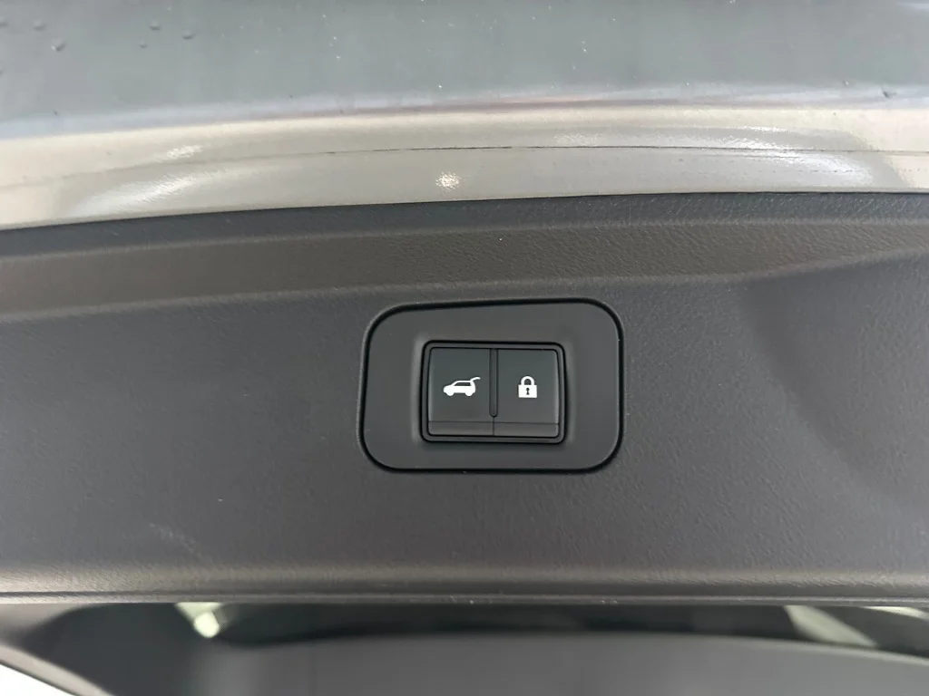 Certified Used 2025 Dynamic Metal INFINITI SENSORY image 25