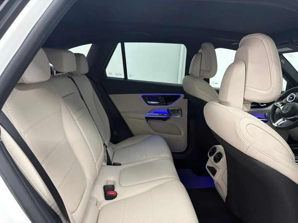 New 2027 White Mercedes-Benz GLC 300 image 27
