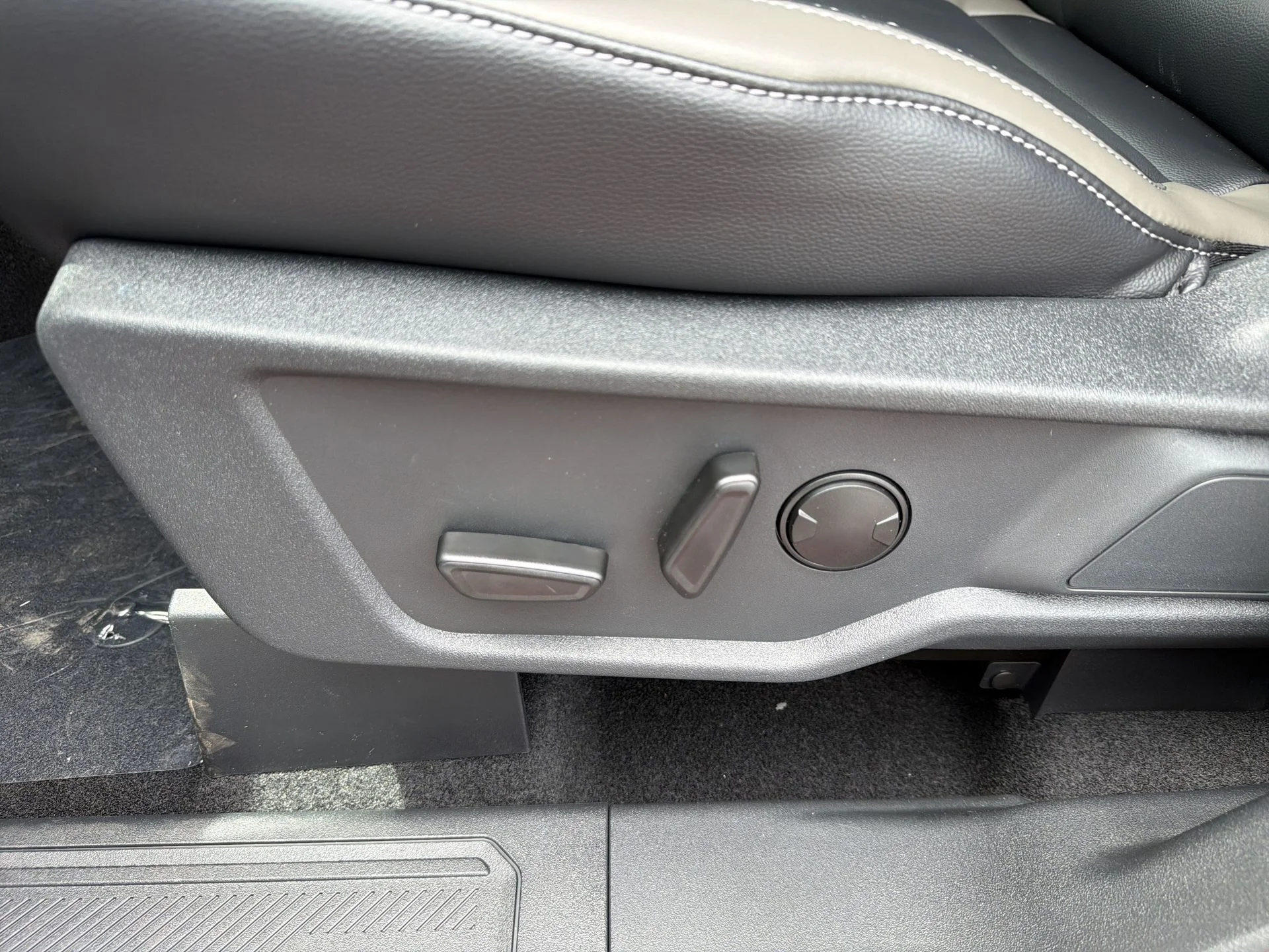 New 2026 Ruby Red Metallic Tinted Clearcoat Ford Outer Banks® image 21