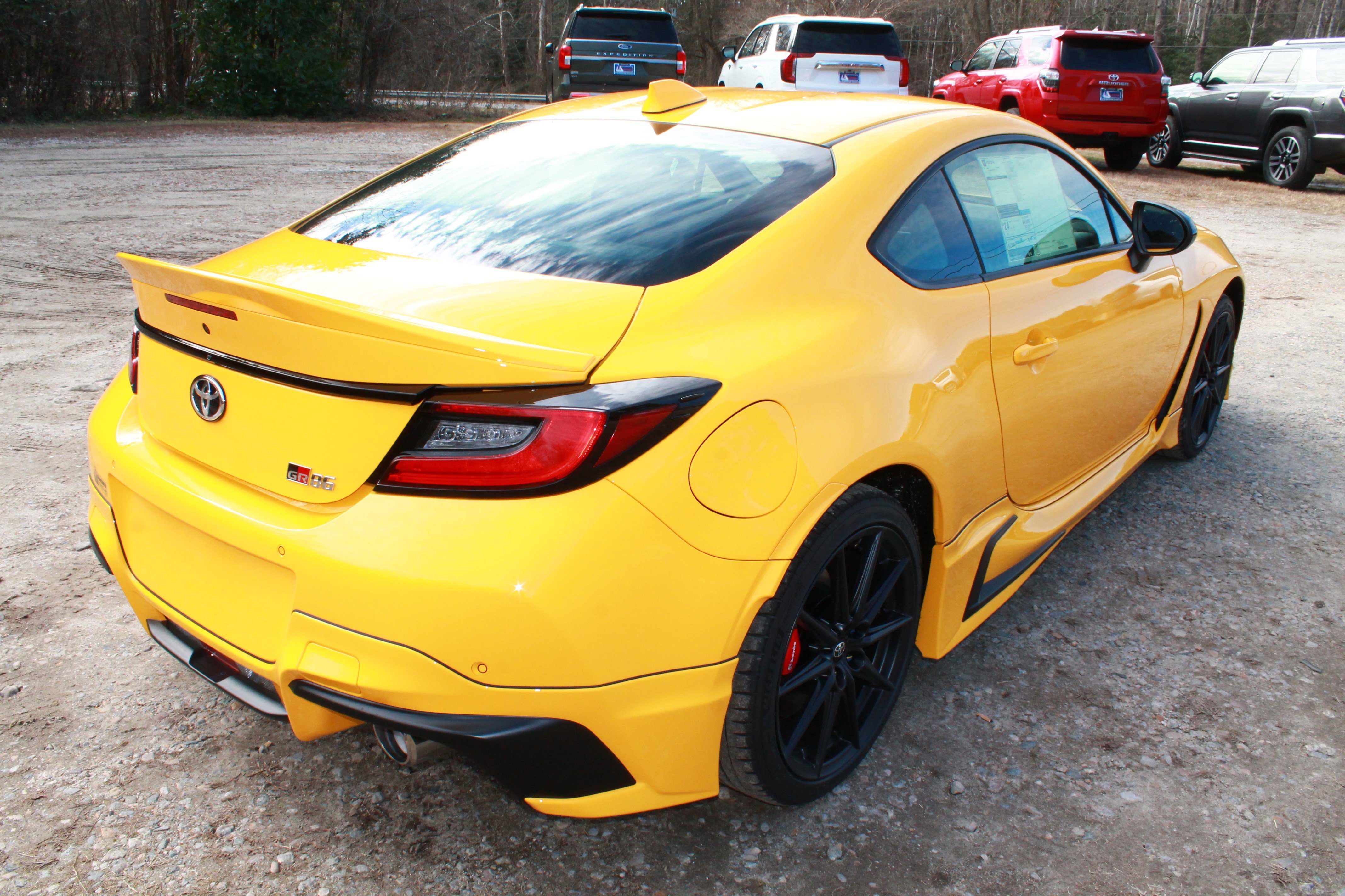 2026 Toyota GR86 Yuzu Edition - Photo 10