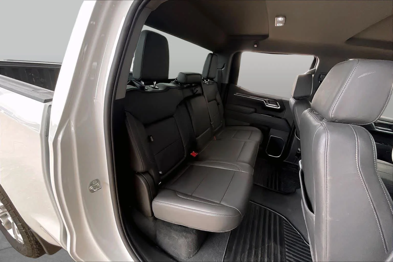 Used 2025 Summit White Chevrolet LTZ image 16