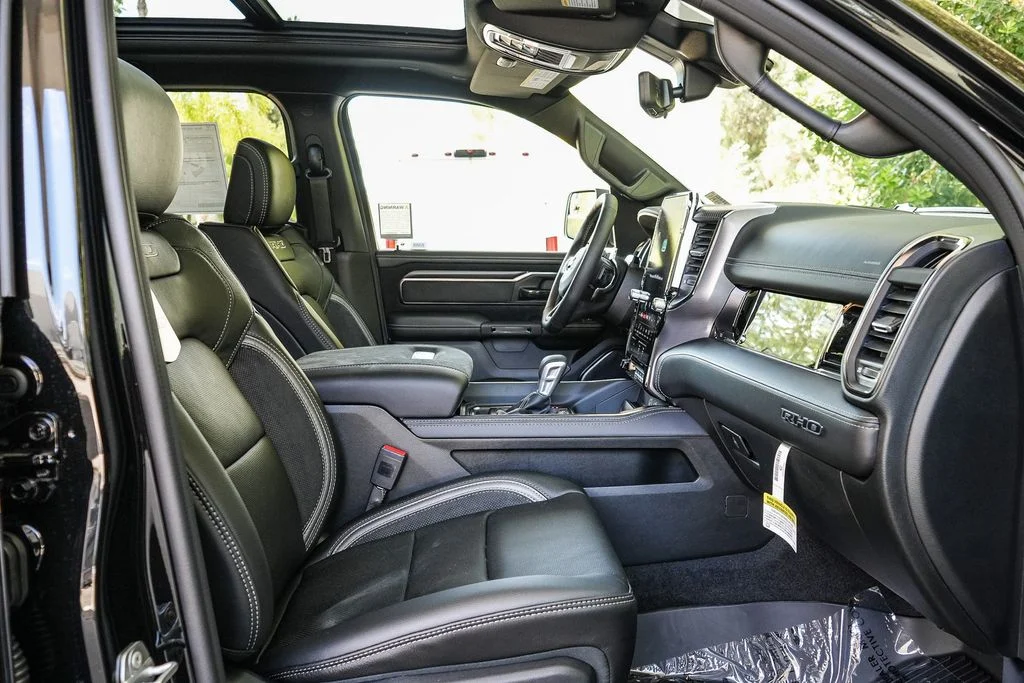 New 2026 Diamond Black Crystal Pearl-Coat Exterior Paint RAM RHO image 20