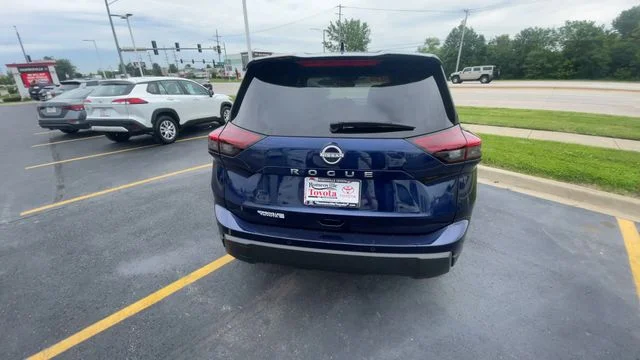 2025 Nissan Rogue SV - Photo 9