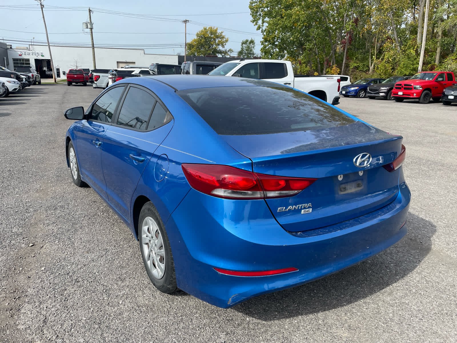 Used 2018 Electric Blue Metallic Hyundai SE image 4