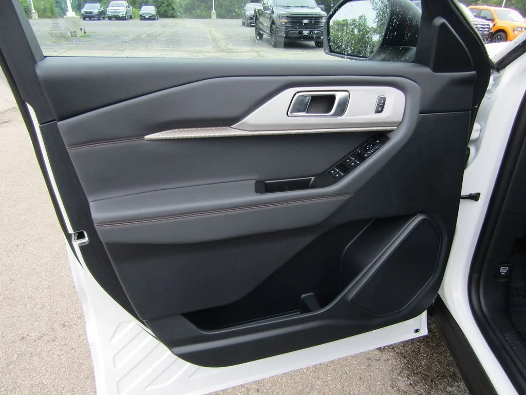 New 2026 Star White Metallic Tri-Coat Ford Active image 27