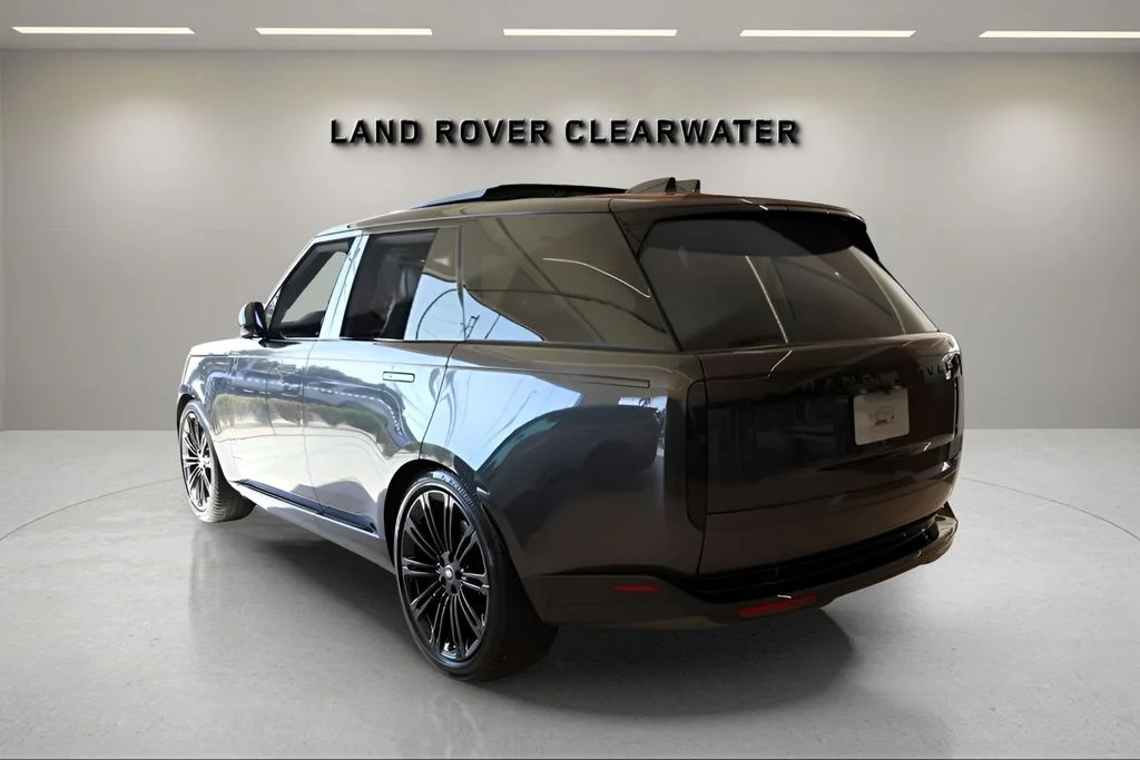 New 2025 Carpathian Grey Land Rover SE image 2