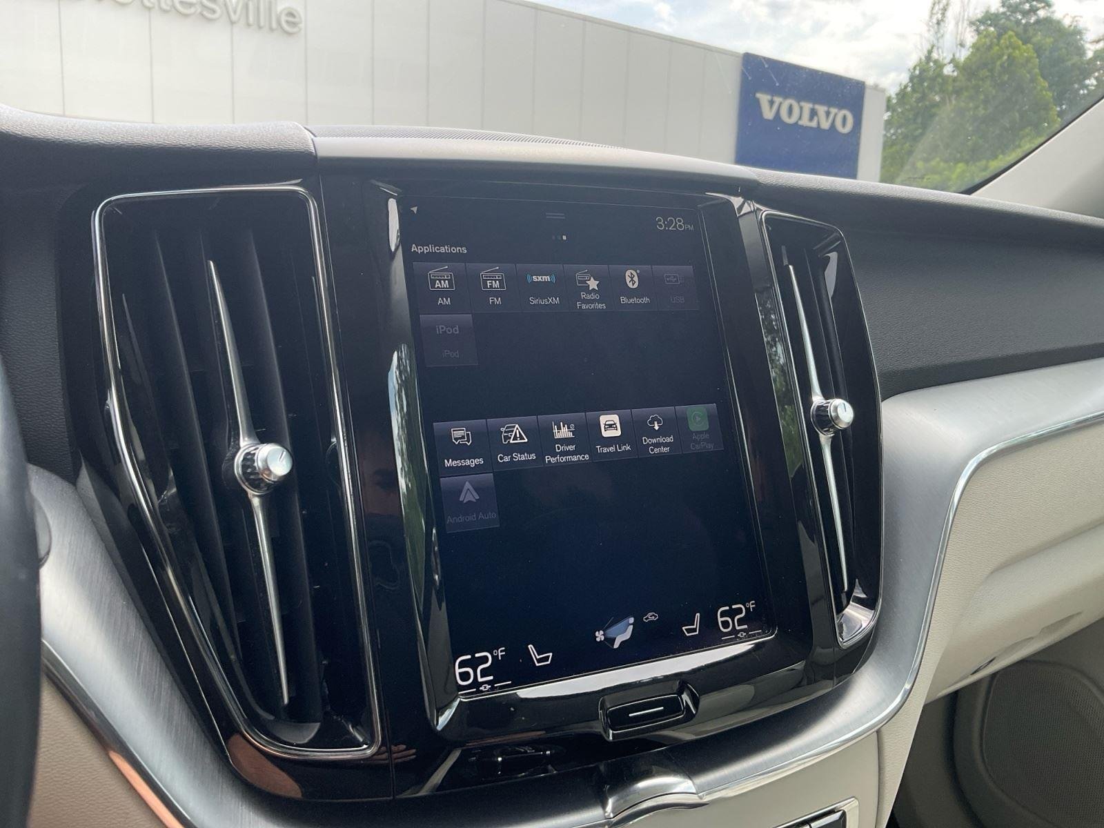 Used 2018 Denim Blue Metallic Volvo Momentum image 26