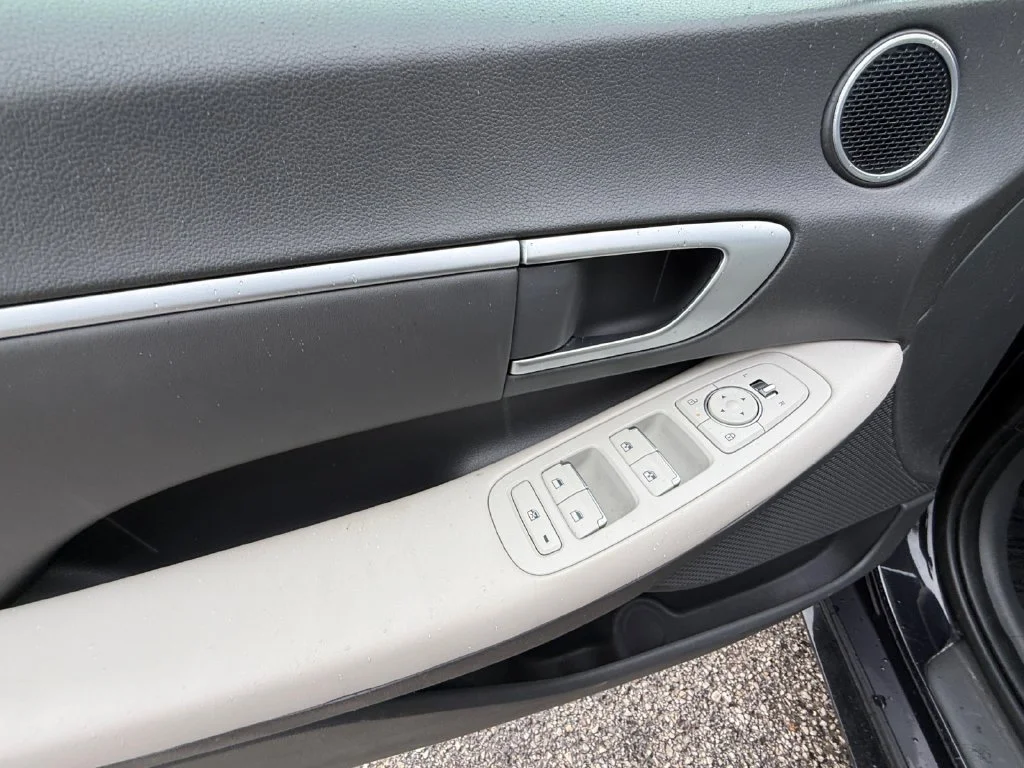 2025 Hyundai Sonata Hybrid SEL - Photo 11