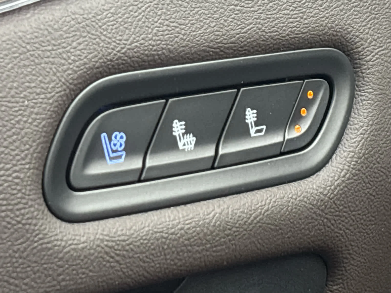 Used 2022 Crystal White Tricoat Cadillac Sport image 20