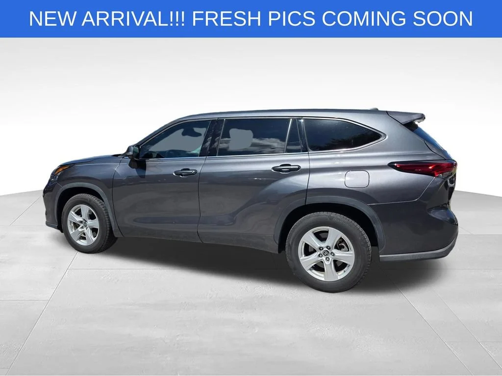 Used 2022 Gray Toyota LE image 4