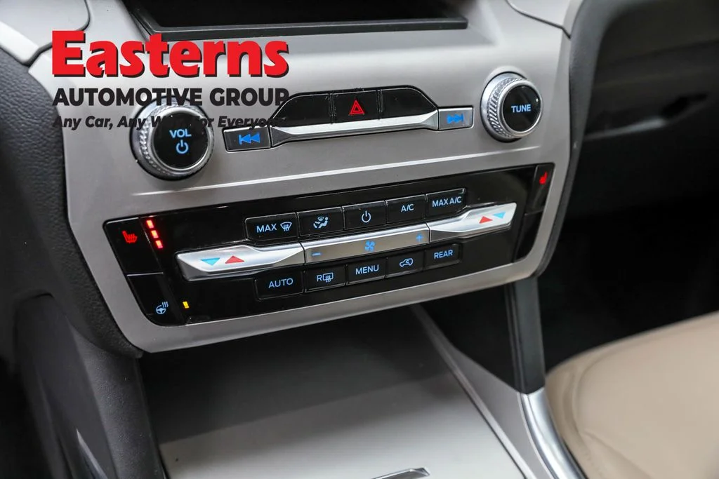 Used 2023 White Ford XLT image 20