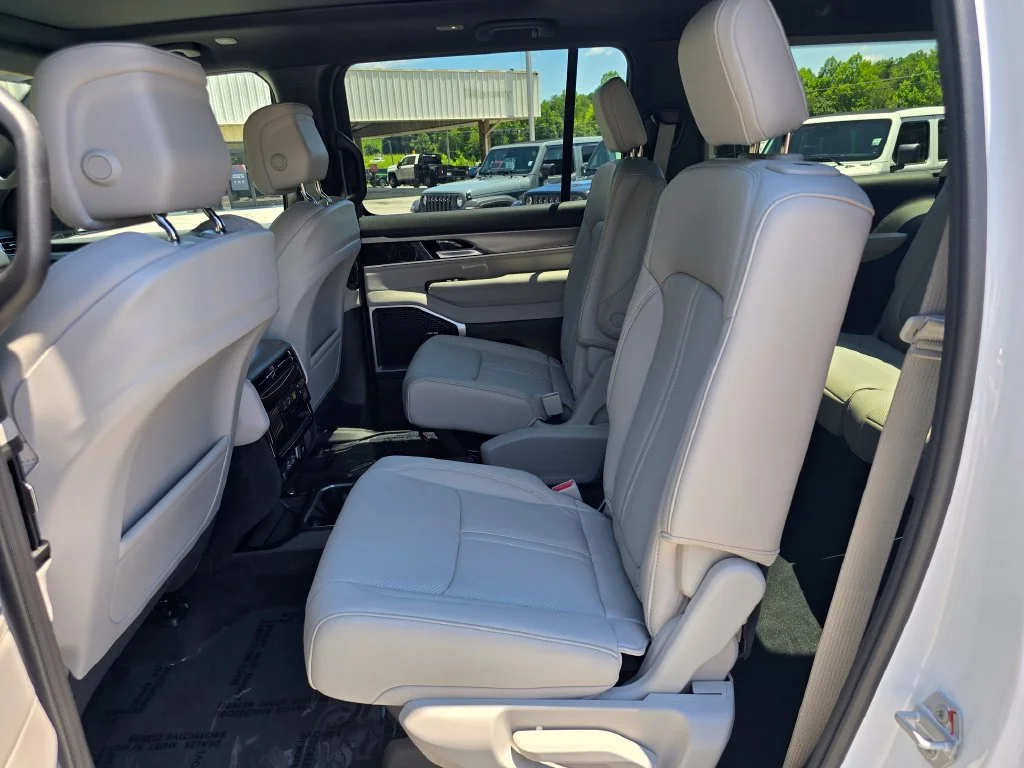 New 2026 White Jeep  image 10