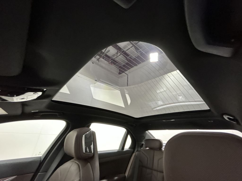 2026 BMW 7 Series 750e - Photo 20