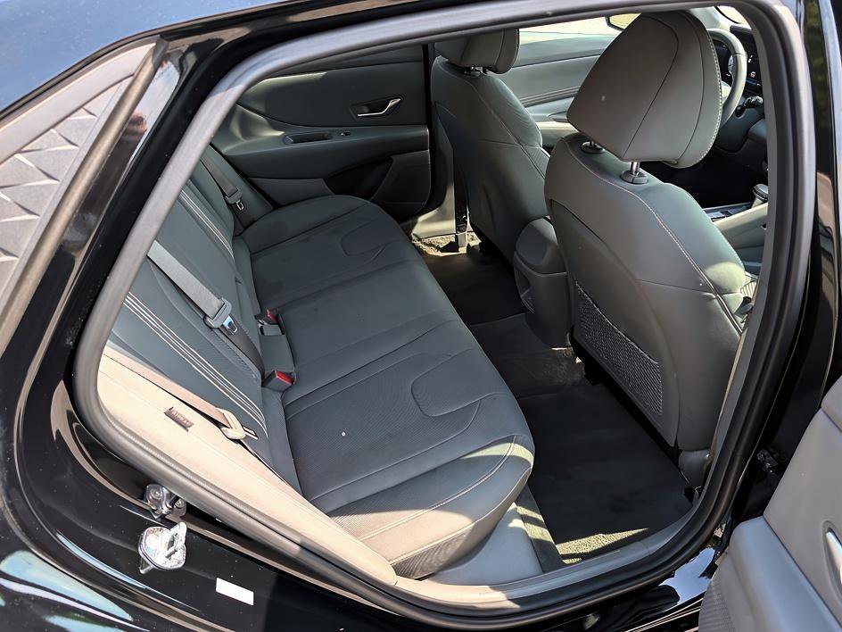 Used 2025 Abyss Black Hyundai SEL Convenience image 13