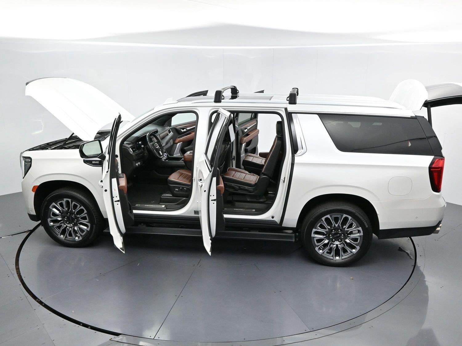 Used 2023 WHITE FROST TRICOAT GMC Denali Ultimate image 45