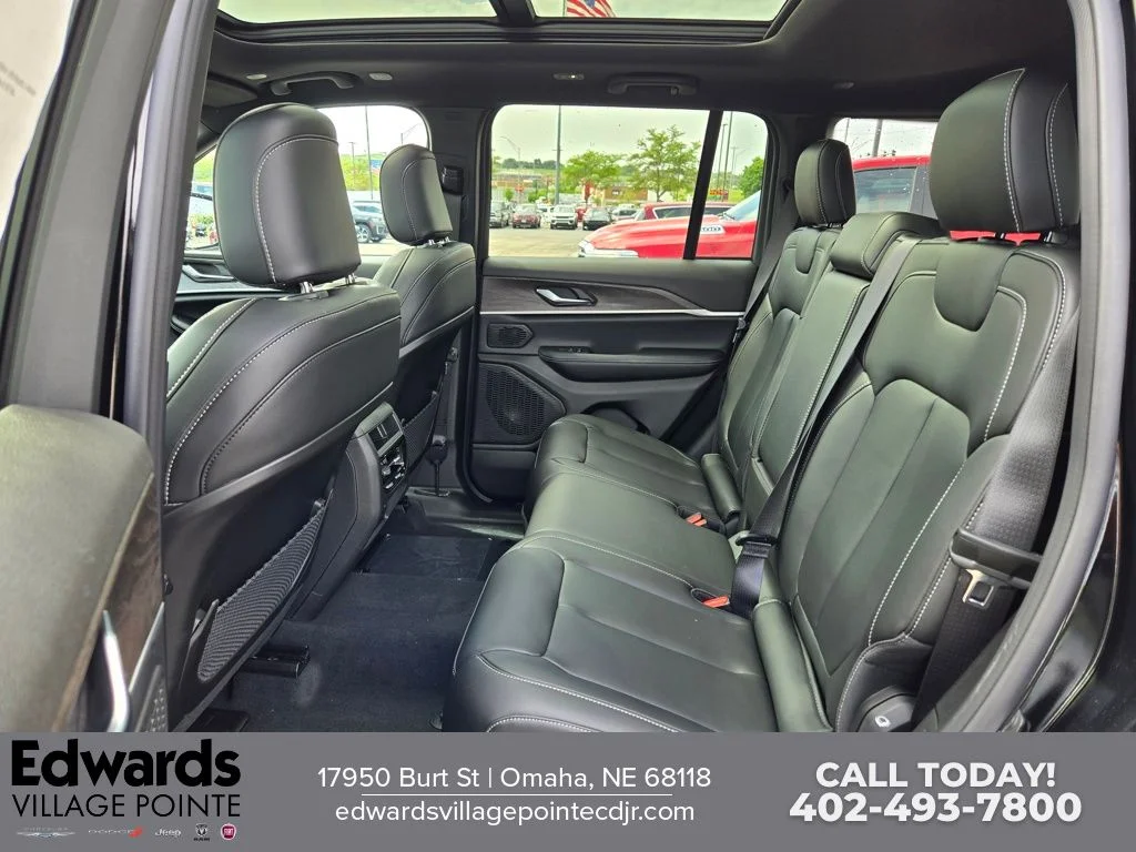 New 2026 Diamond Black Crystal Pearlcoat Jeep Limited image 27
