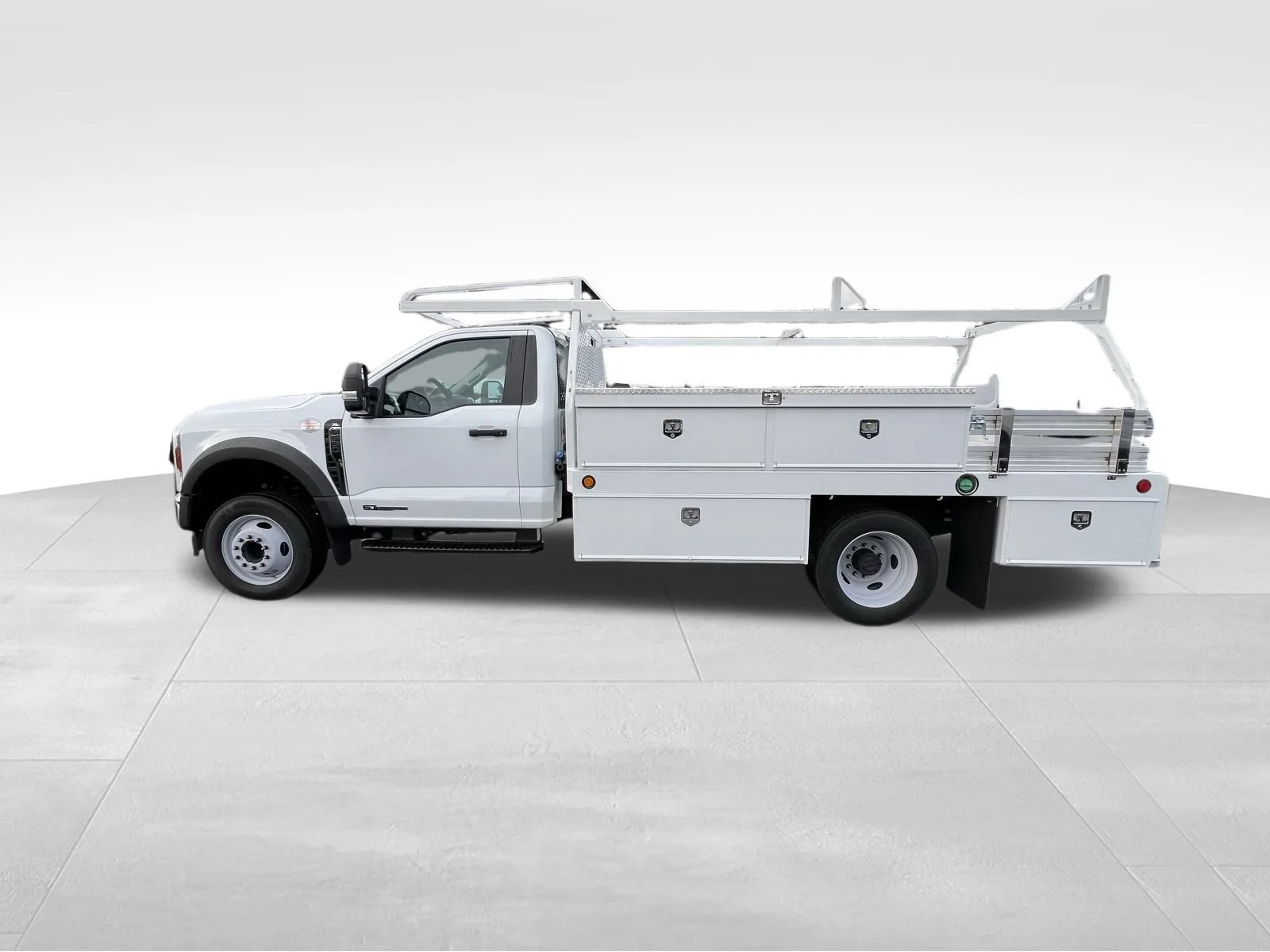 2024 Ford F-550 Super Duty Chassis Cab XL - Photo 9