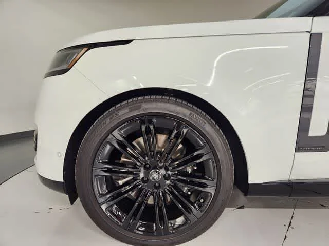 Used 2025 Fuji White Land Rover Autobiography image 11
