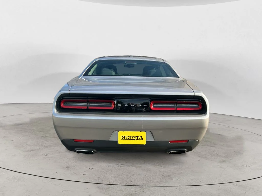 Used 2016 Silver Dodge SXT image 6