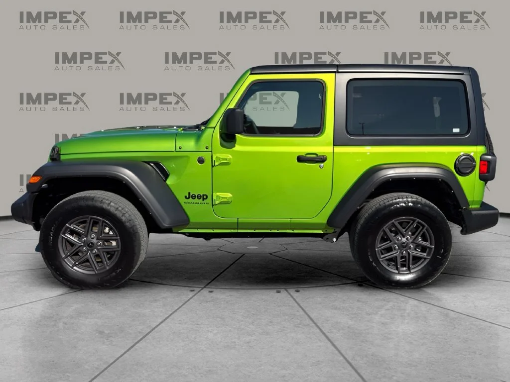 Used 2025 Green Jeep Sport S image 2