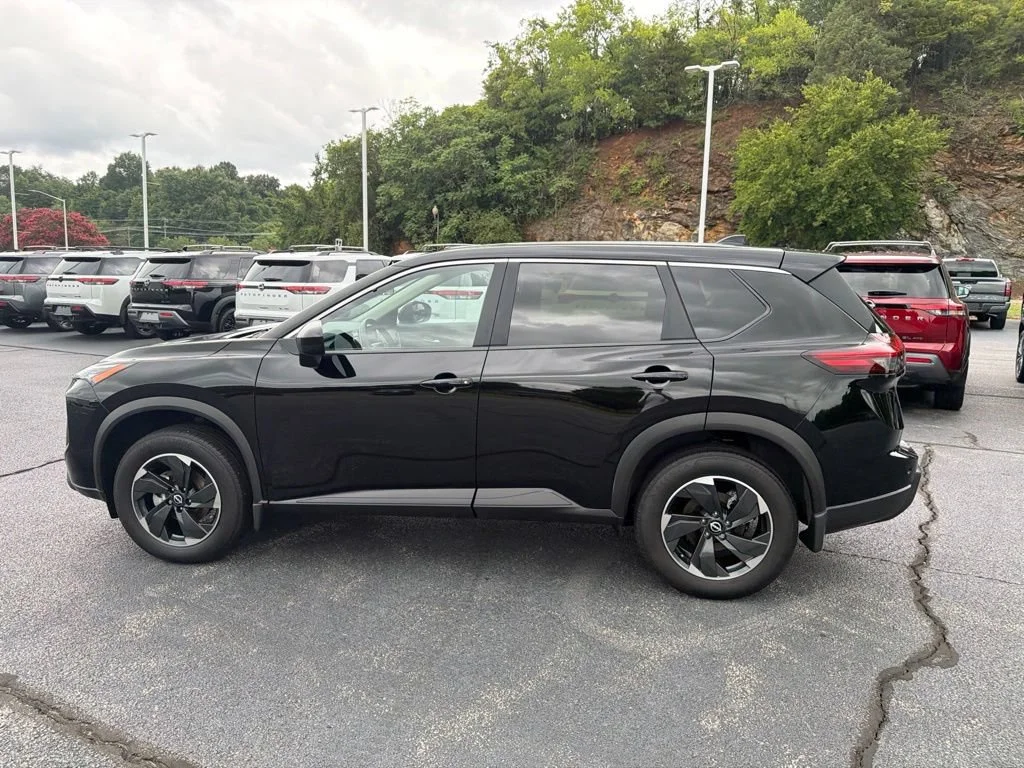 Used 2025 Kh3/super Blac Nissan SV image 4