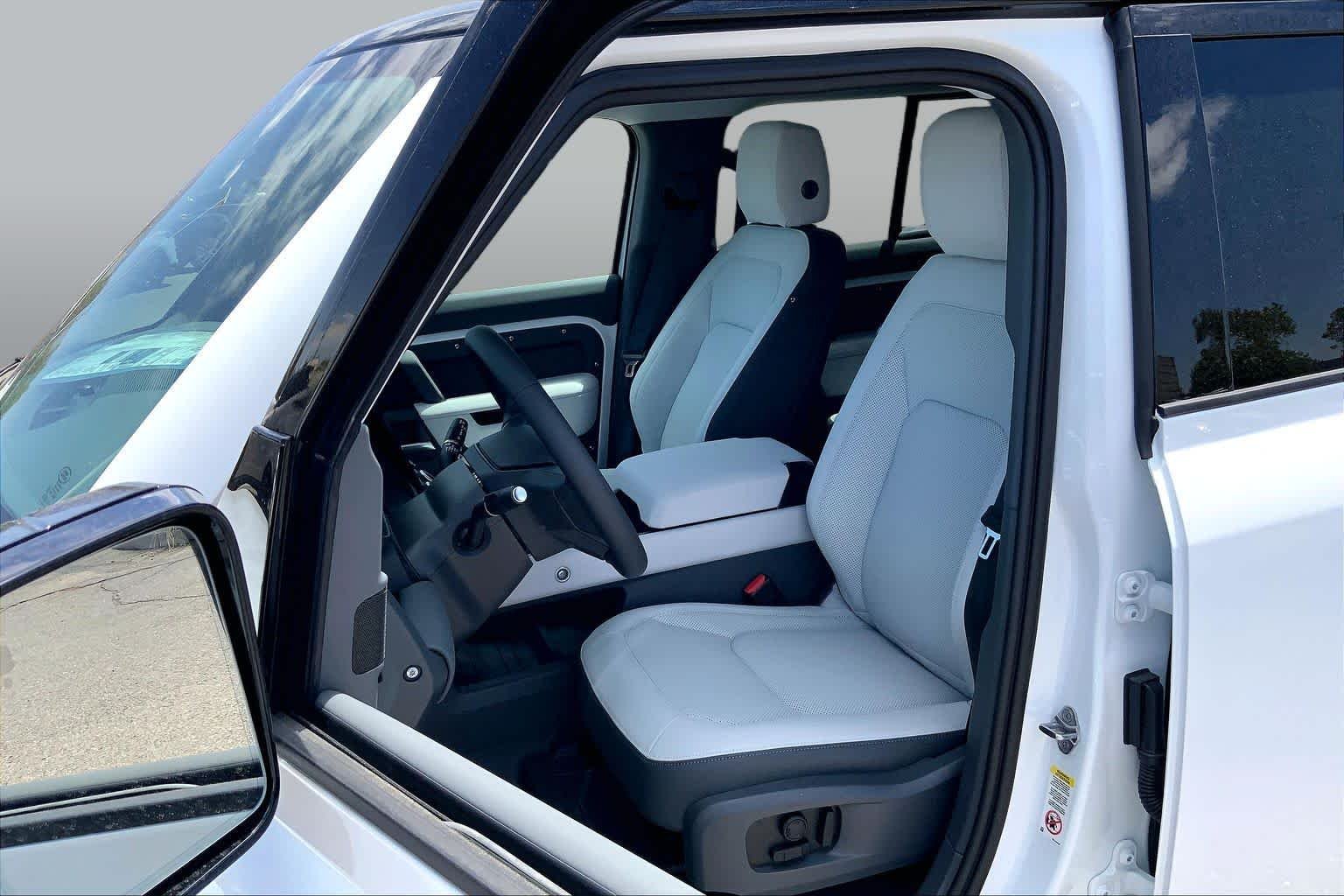 New 2026 Fuji White Land Rover S image 9