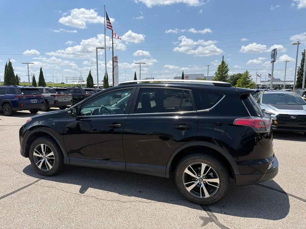 Used 2018 Black Toyota XLE image 6