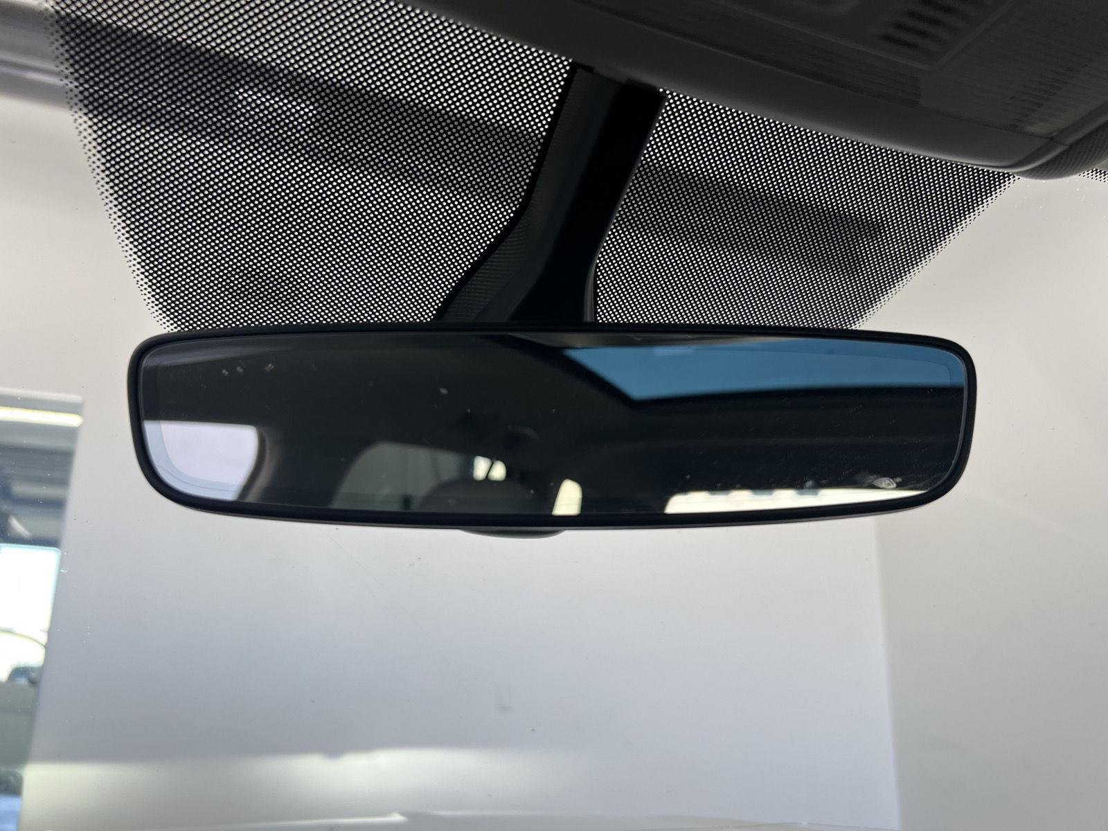 2023 Volkswagen Atlas SE w/Tech - Photo 22