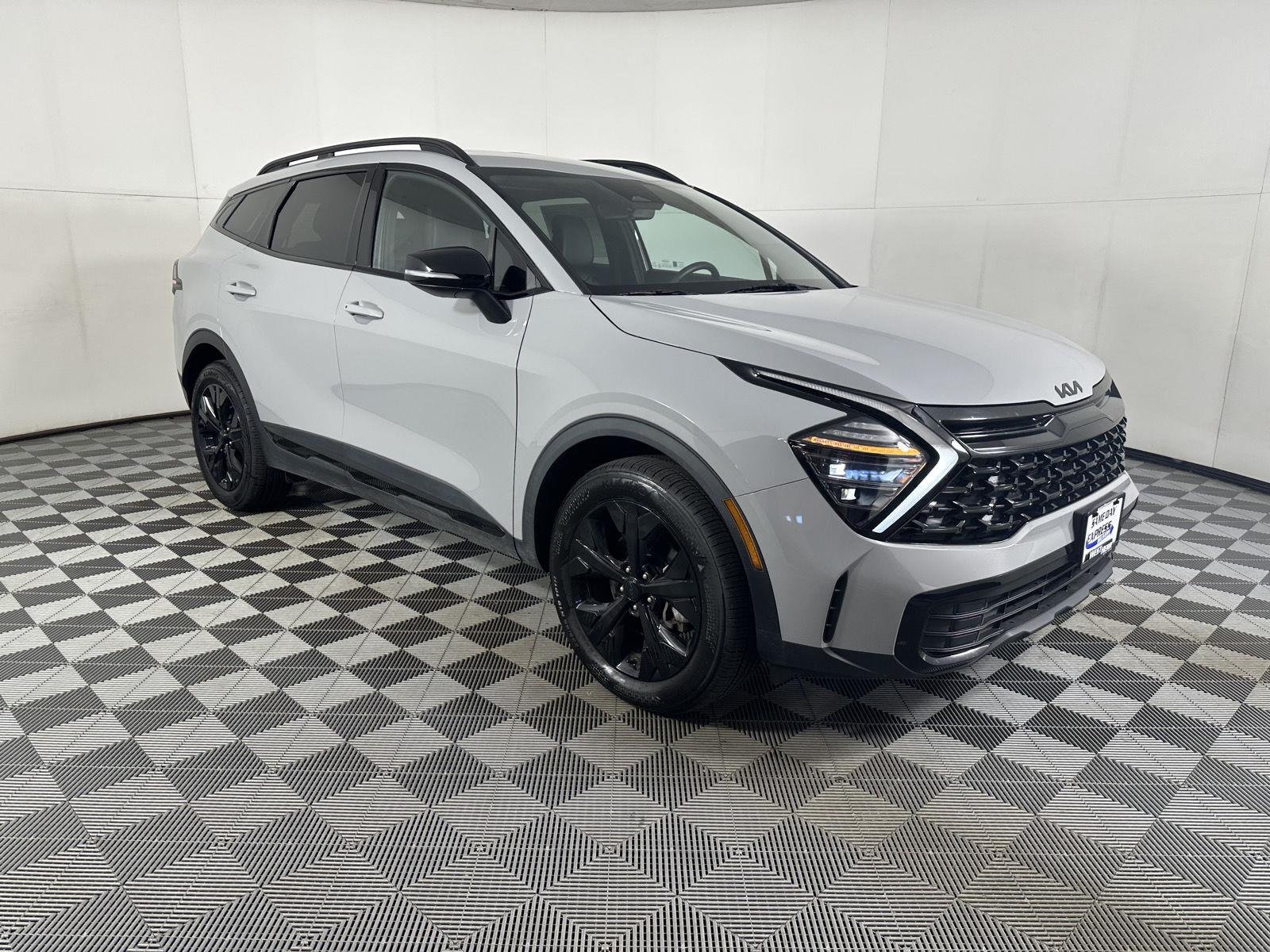 Used 2025 Wolf Gray Kia X-Line image 13