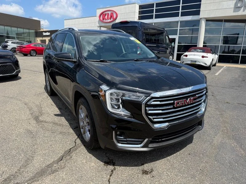 Used 2022 Black GMC SLT image 4