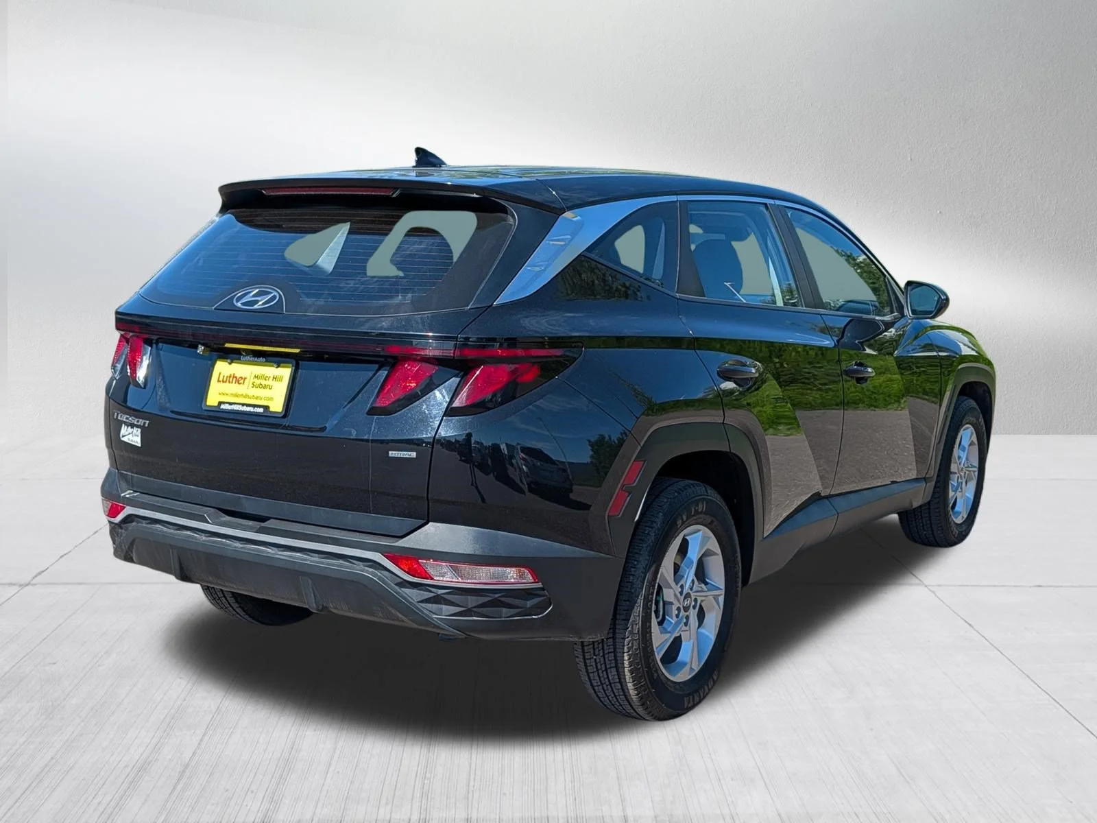 Used 2024 Black Pearl Hyundai SE image 7