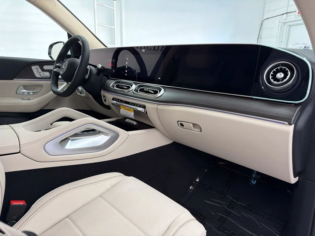 New 2027 White Mercedes-Benz GLS 450 image 31