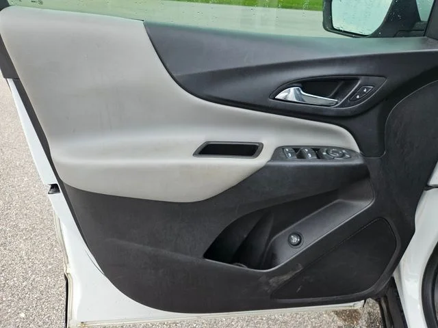 Used 2020 White Chevrolet LT image 9