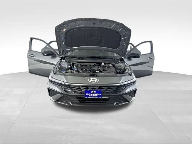 Used 2025 Gray Hyundai SEL Sport image 15