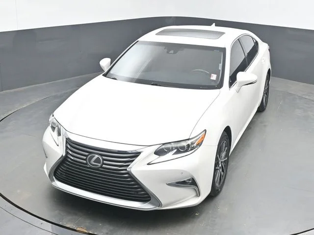 Used 2017 White Lexus 350 image 31