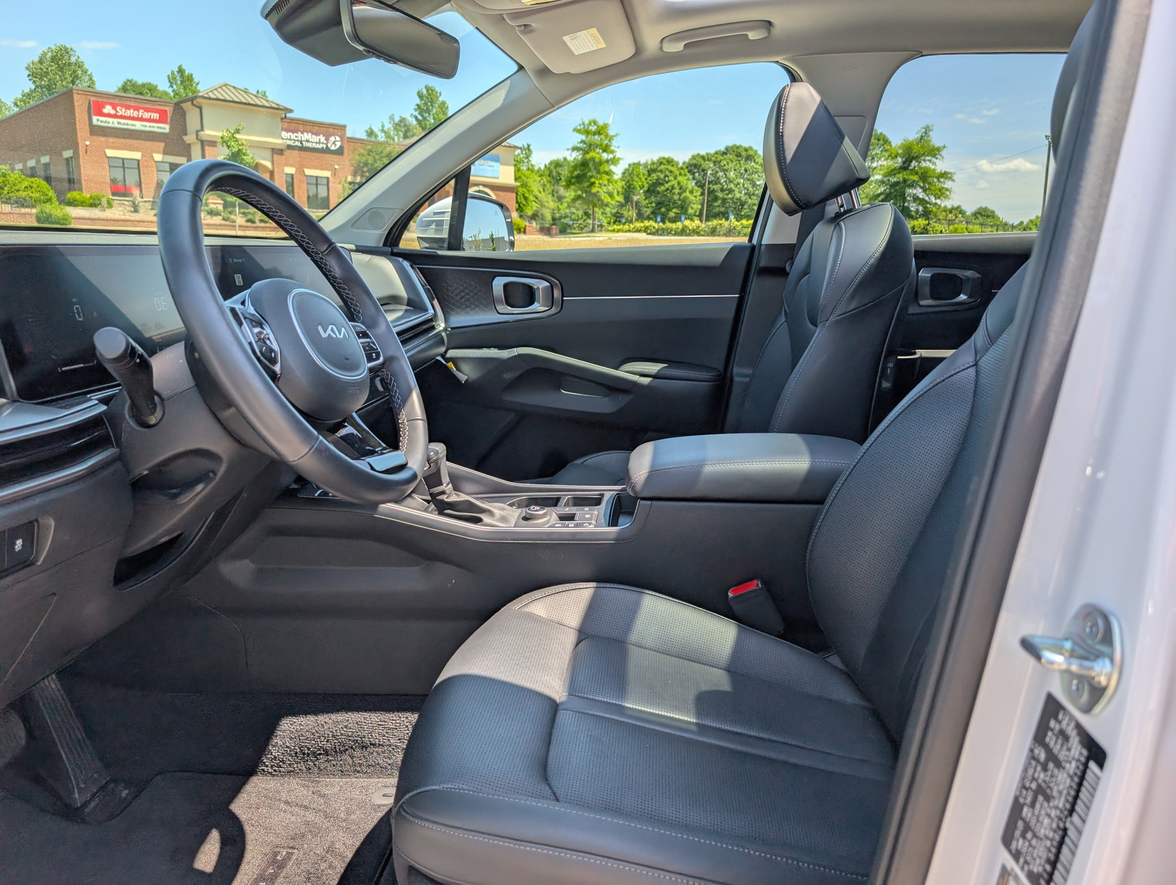 2025 Kia Sorento S - Photo 16