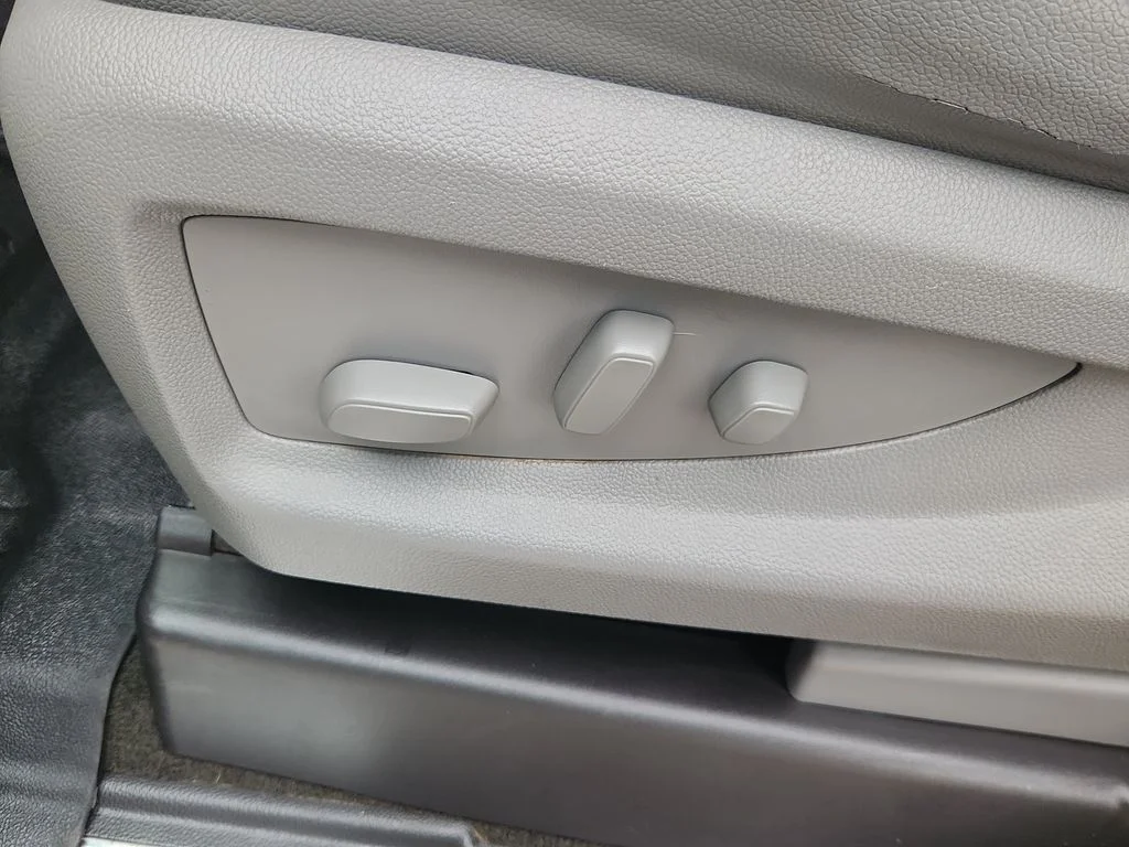 Used 2018 Silver Chevrolet LTZ image 8