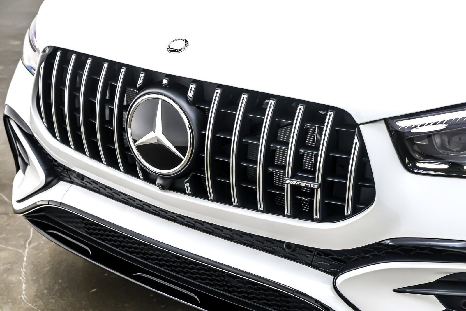 New 2026 Polar White Mercedes-Benz AMG® GLE 53 4MATIC+ SUV image 32