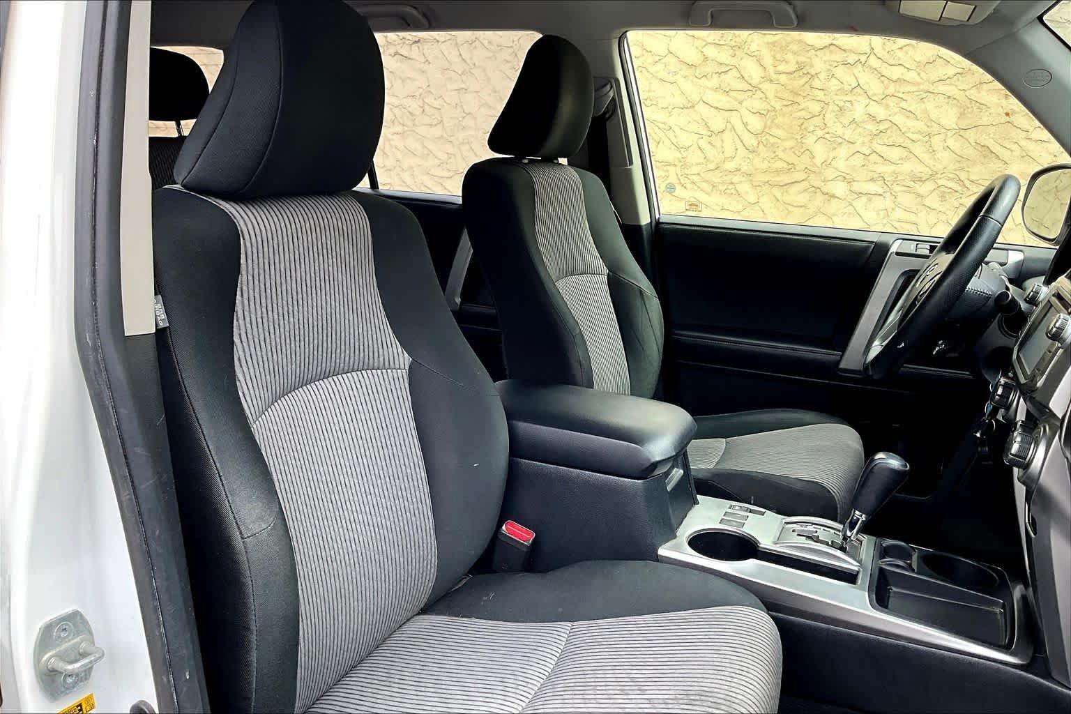 Used 2019 Super White Toyota SR5 image 9